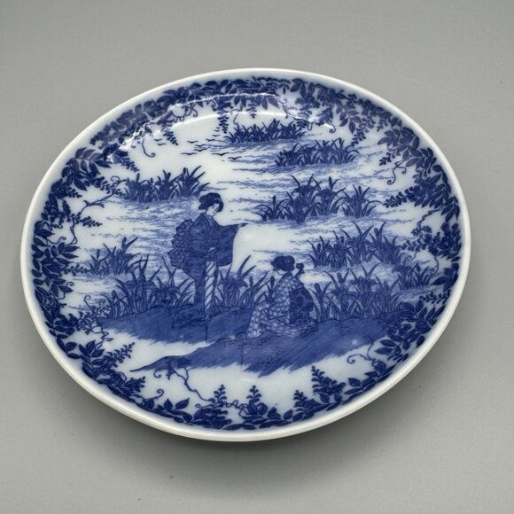 Vtg Unmarked Asian Geisha Girls Near Water Porcelain Decorative Plate Blue White - Picture 4 of 6